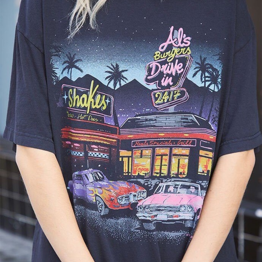 Oversized graphic tee